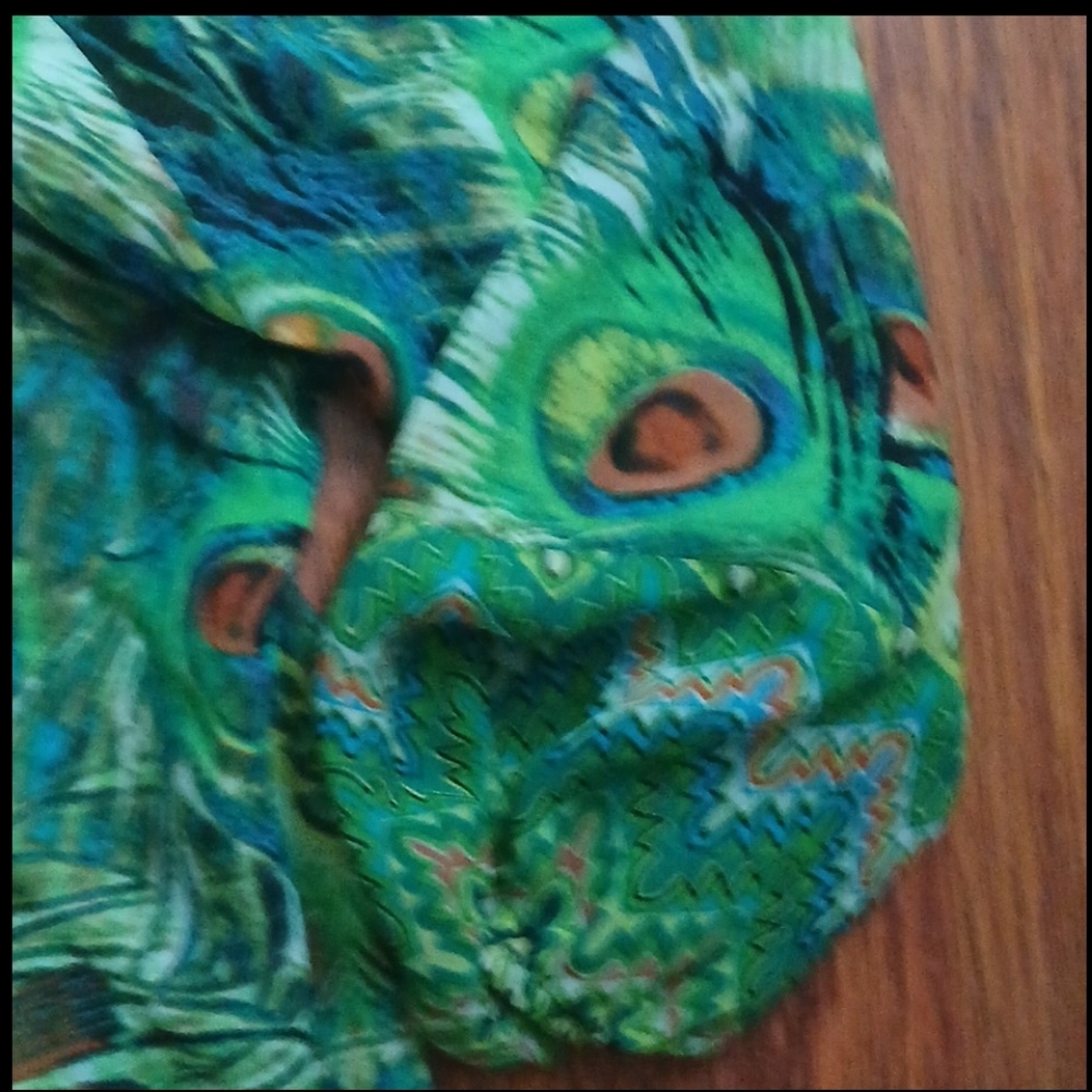 Vibrant Green Patterned Blouse‎ - Picture 11 of 11